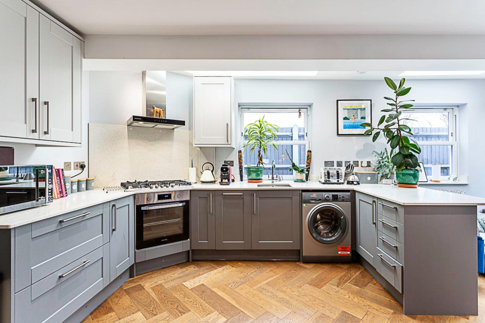 Apartment Modern And Spacious Colliers Wood London