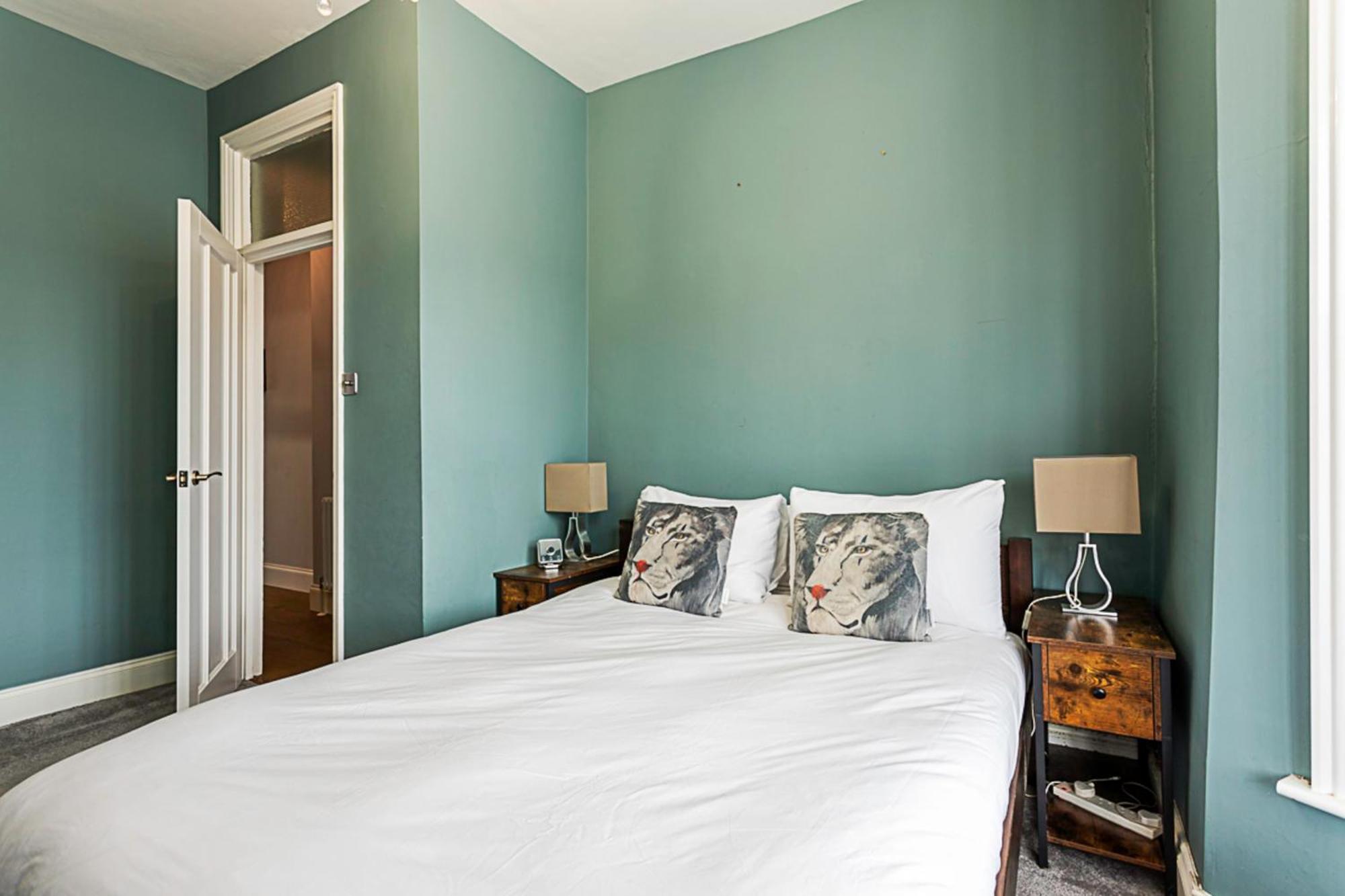 Modern And Spacious Colliers Wood