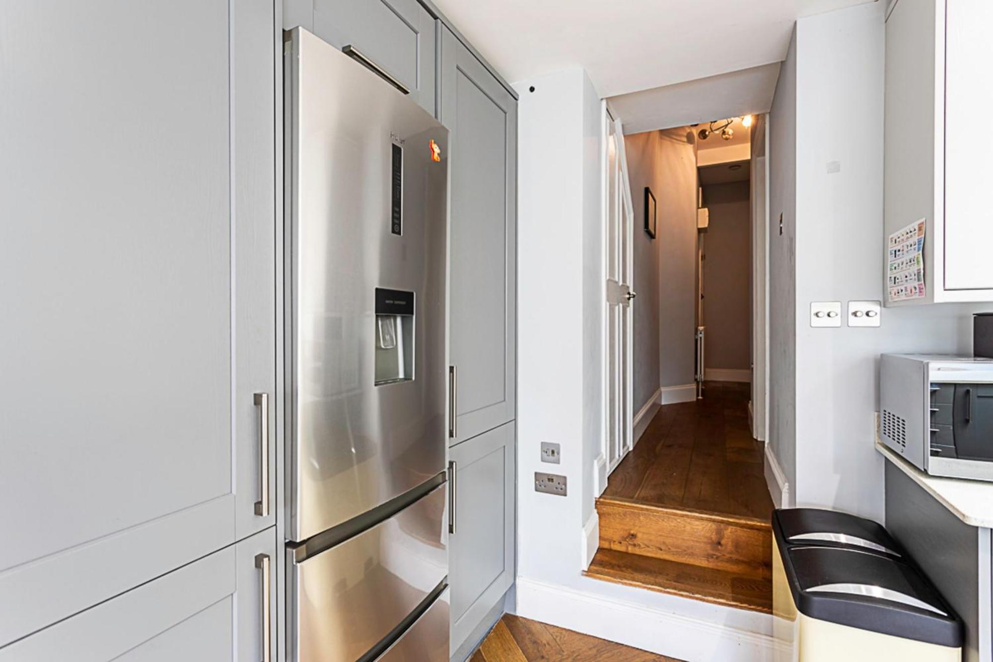 Modern And Spacious Colliers Wood