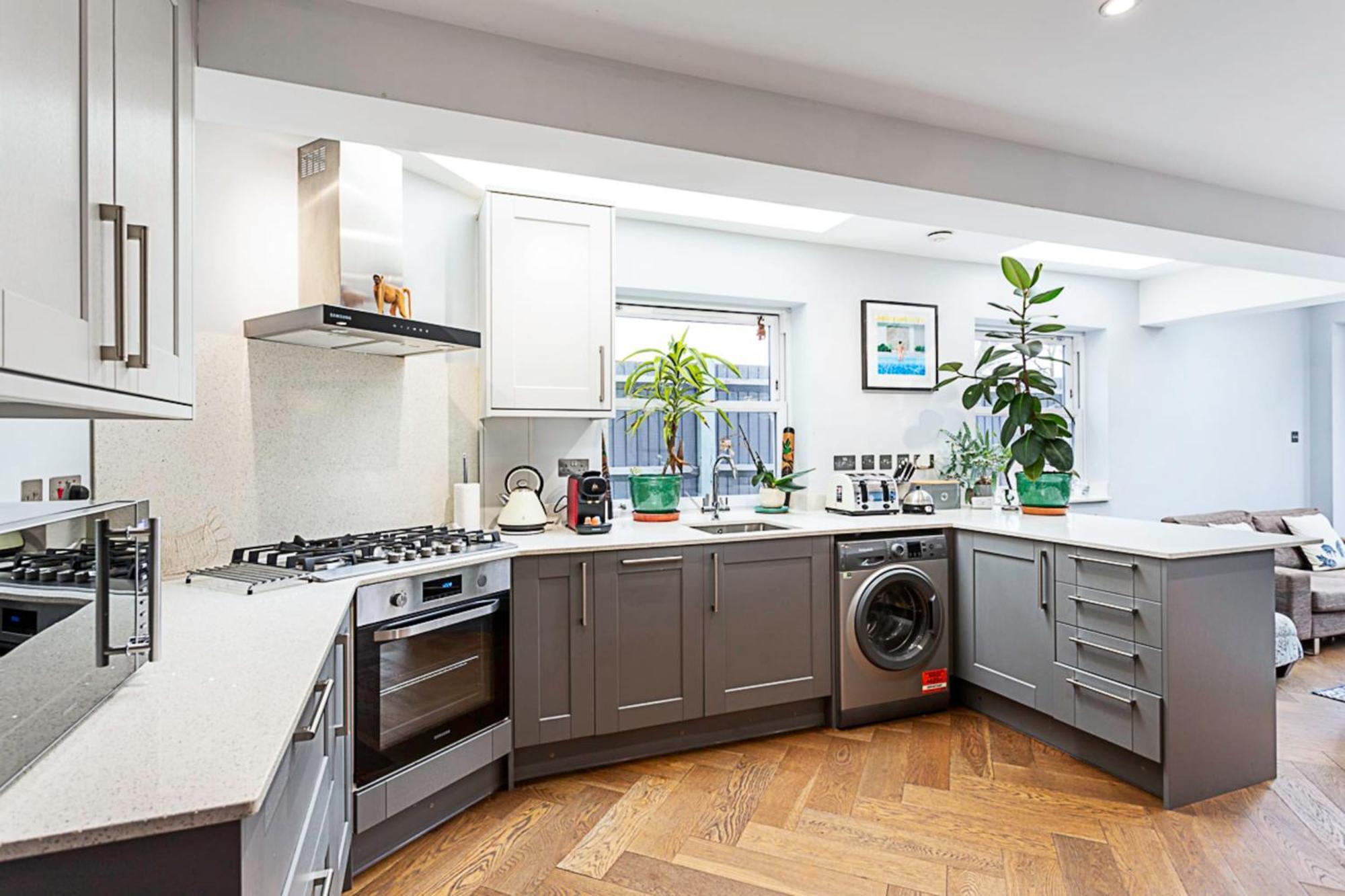 Modern And Spacious Colliers Wood