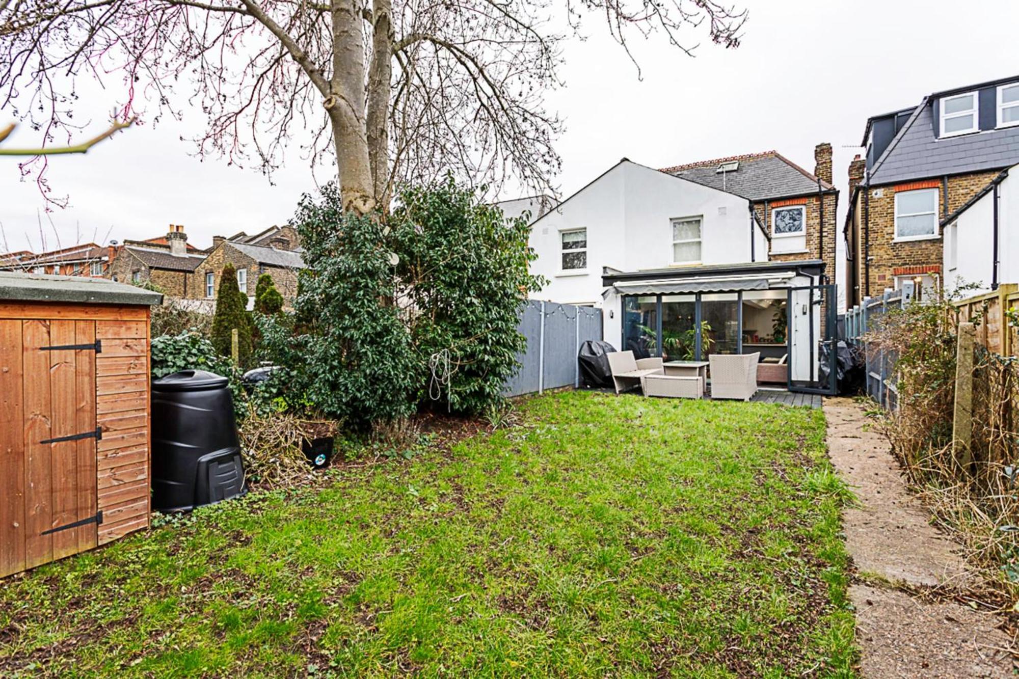 Modern And Spacious Colliers Wood