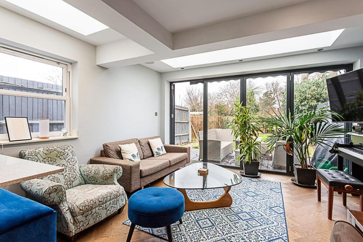Modern And Spacious Colliers Wood Appartamento
