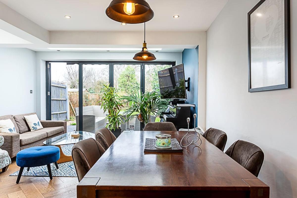 Modern And Spacious Colliers Wood