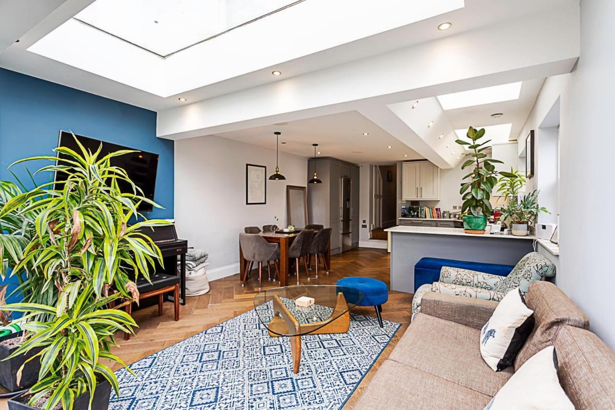 Modern And Spacious Colliers Wood * Londra