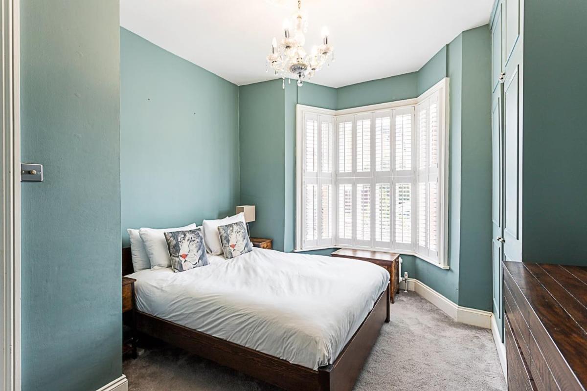 Modern And Spacious Colliers Wood Appartamento Londra
