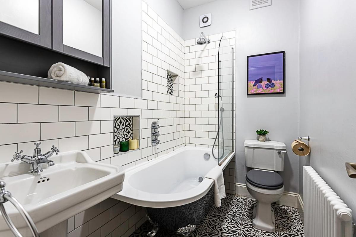 Modern And Spacious Colliers Wood Appartamento