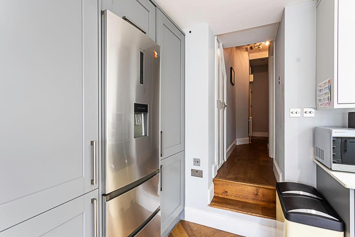 Modern And Spacious Colliers Wood